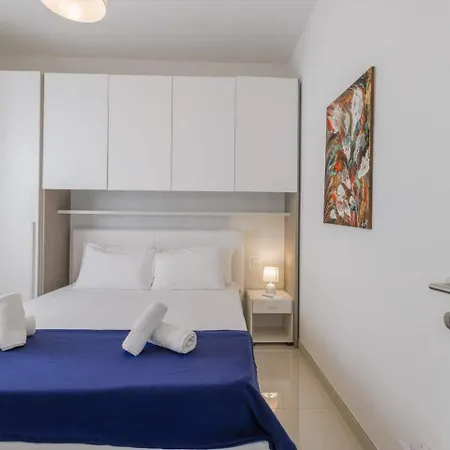 Apartament Luxury Ph With Rooftop Pool In By Homely