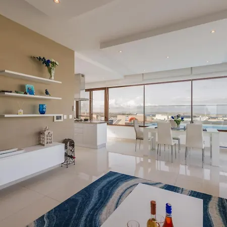 Luxury Ph With Rooftop Pool In By Homely