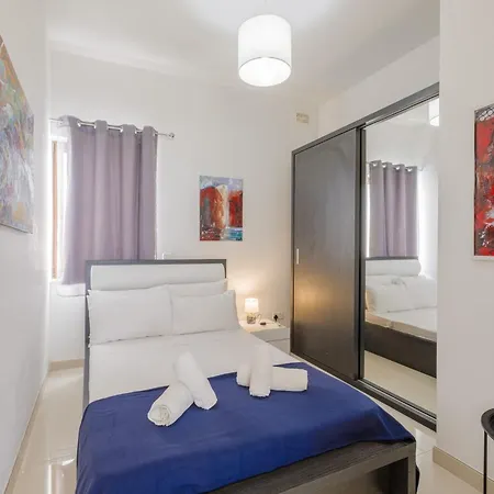 Luxury Ph With Rooftop Pool In By Homely