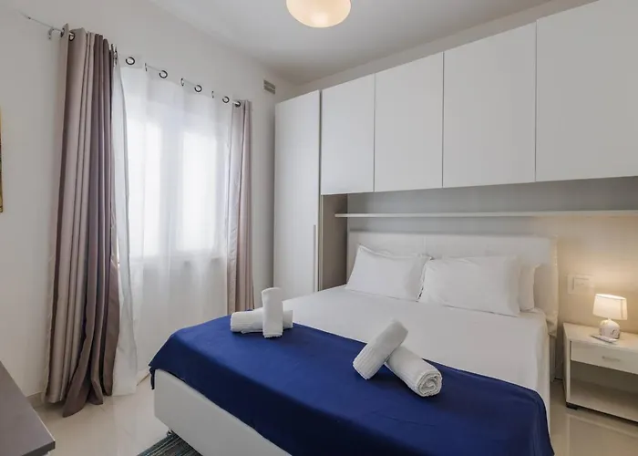 Luxury Ph With Rooftop Pool In By Homely Apartment *