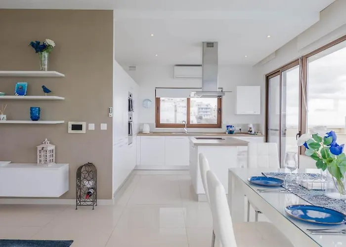 Luxury Ph With Rooftop Pool In By Homely Mellieha