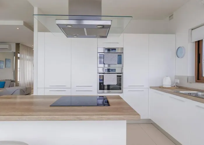 Apartment Luxury Ph With Rooftop Pool In By Homely *