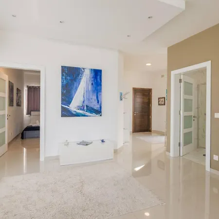 Luxury Ph With Rooftop Pool In By Homely