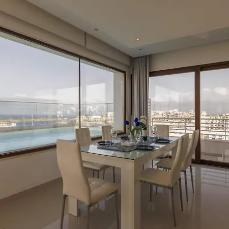Luxury Ph With Rooftop Pool In By Homely Lägenhet