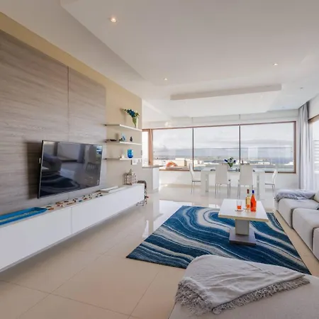 Luxury Ph With Rooftop Pool In By Homely * Mellieħa