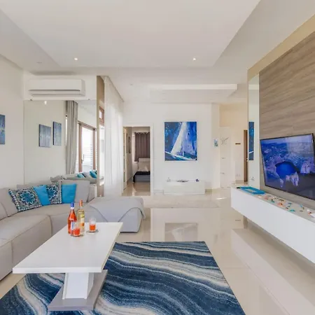 Luxury Ph With Rooftop Pool In By Homely Lägenhet *