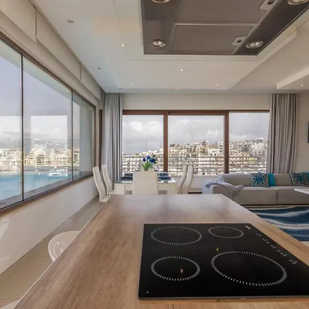 Lägenhet Luxury Ph With Rooftop Pool In By Homely