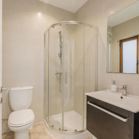 Lägenhet Luxury Ph With Rooftop Pool In By Homely *