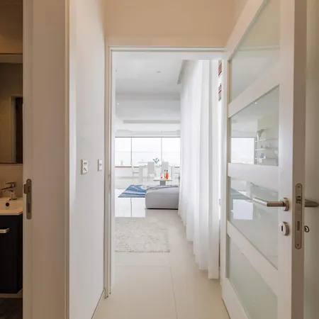 Luxury Ph With Rooftop Pool In By Homely Lägenhet *