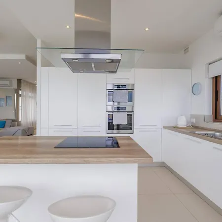 Lägenhet Luxury Ph With Rooftop Pool In By Homely *