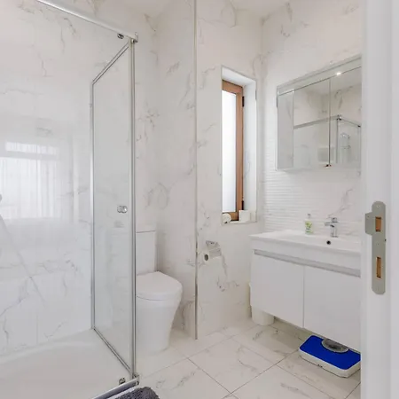 Appartamento Luxury Ph With Rooftop Pool In By Homely *