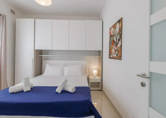 Daire Luxury Ph With Rooftop Pool In By Homely