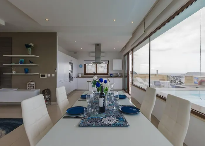 Luxury Ph With Rooftop Pool In By Homely * Mellieħa