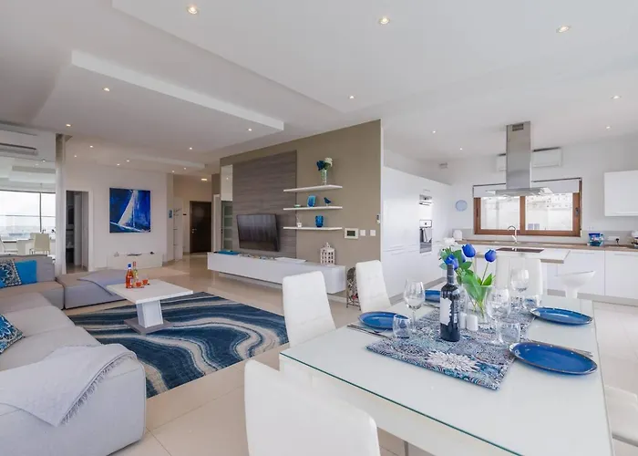 Luxury Ph With Rooftop Pool In By Homely Daire *