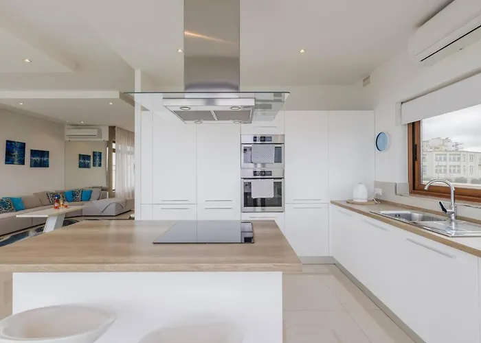 Luxury Ph With Rooftop Pool In By Homely * Mellieħa