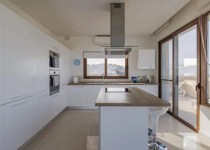 Luxury Ph With Rooftop Pool In By Homely Daire *