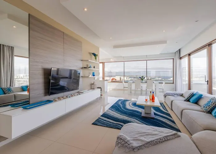 Luxury Ph With Rooftop Pool In By Homely * Mellieħa