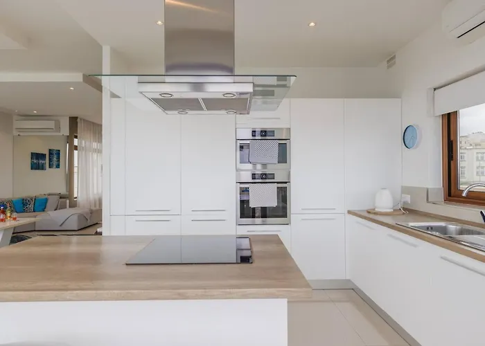 Luxury Ph With Rooftop Pool In By Homely Mellieħa