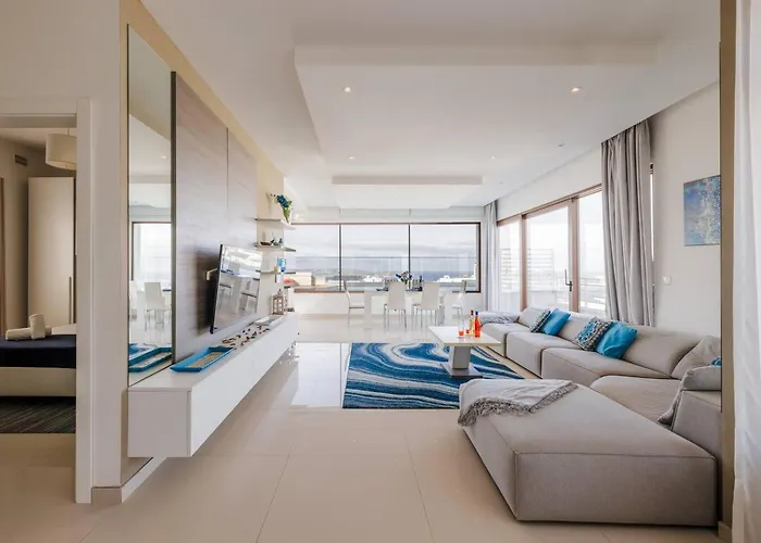 Luxury Ph With Rooftop Pool In By Homely * Mellieħa