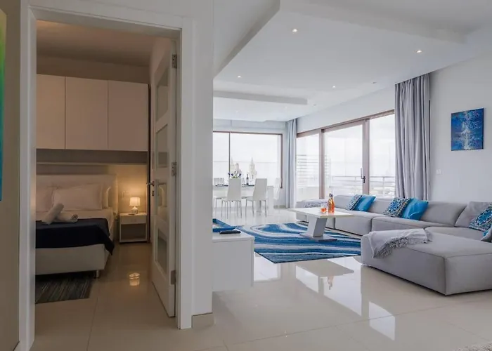 Luxury Ph With Rooftop Pool In By Homely Daire Mellieħa