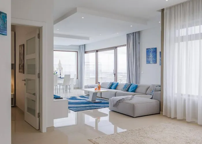 Daire Luxury Ph With Rooftop Pool In By Homely