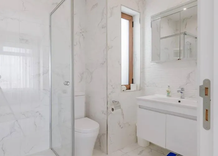 Daire Luxury Ph With Rooftop Pool In By Homely *